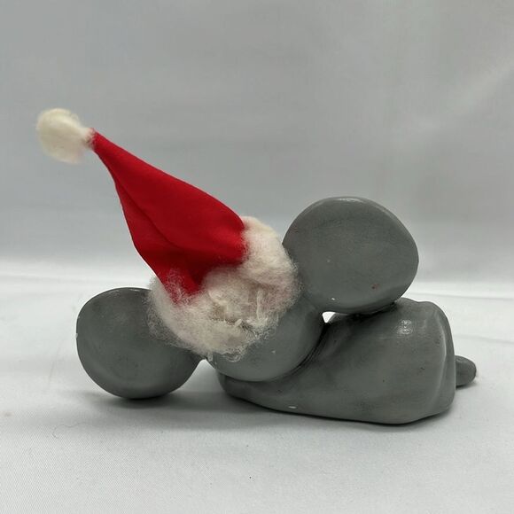 Vintage 1978 Signed Sassy Ceramic Christmas Mouse with Santa Hat - Picture 2 of 6